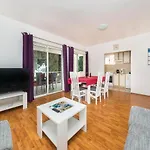 דירה Two-bedroom In
